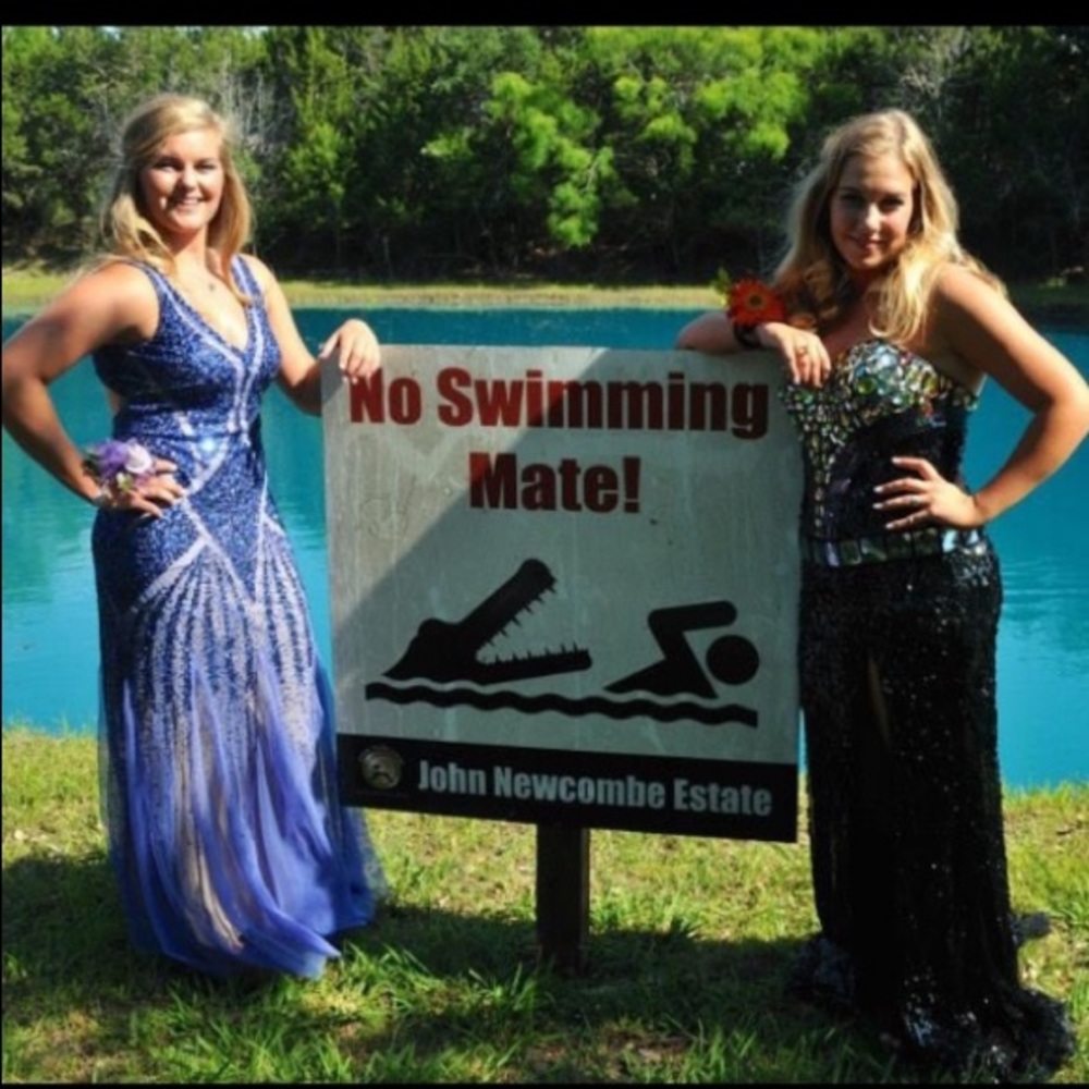 Adrianna Papell beaded V-neck low back mermaid long gown - Picture 6 of 7